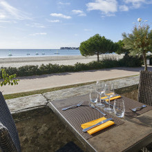 restaurant-terrasse-exterieure-hotel-villa-caroline